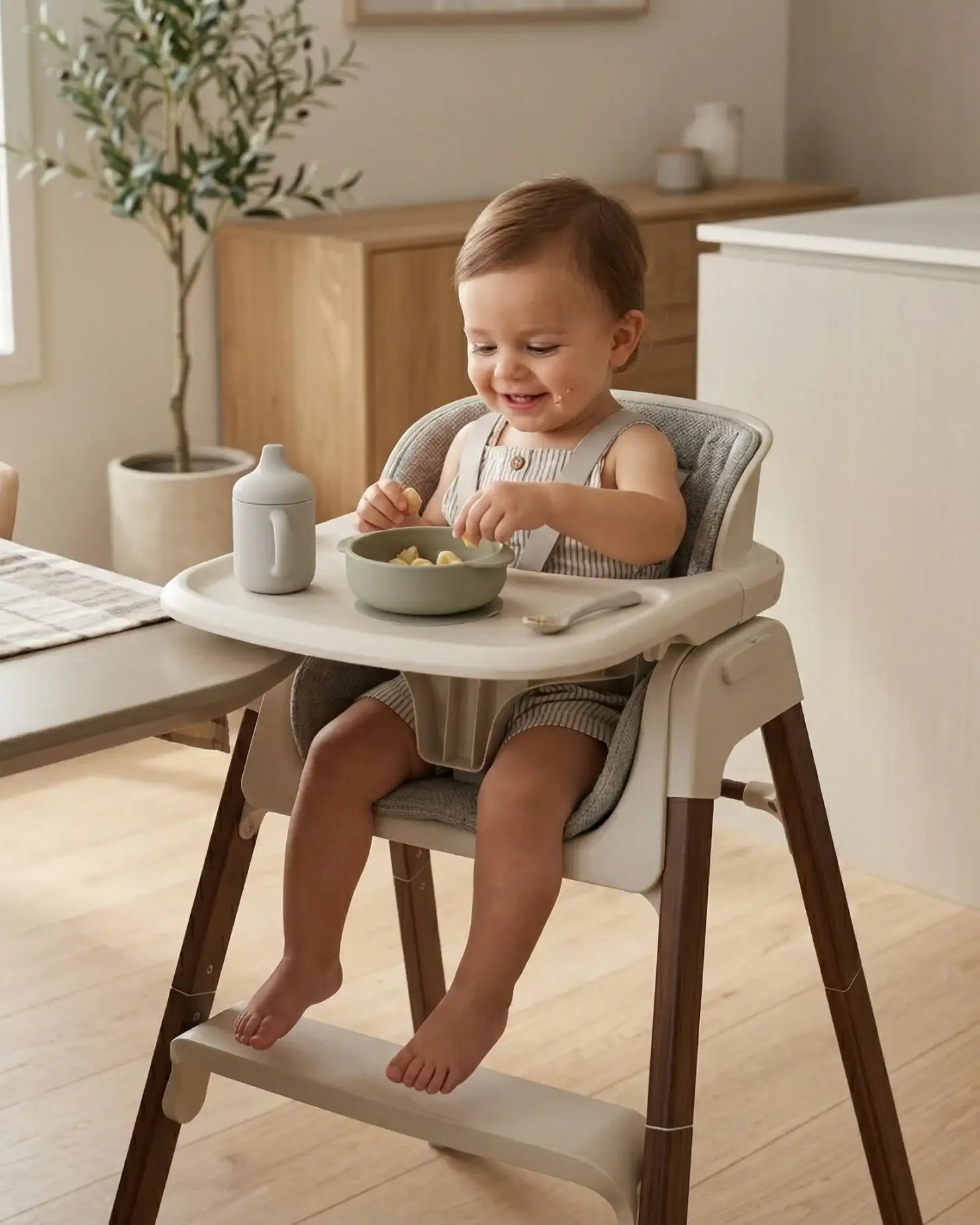 Neyo 2-in-1 High Chair - Convertible Highchair - Beige | Venture